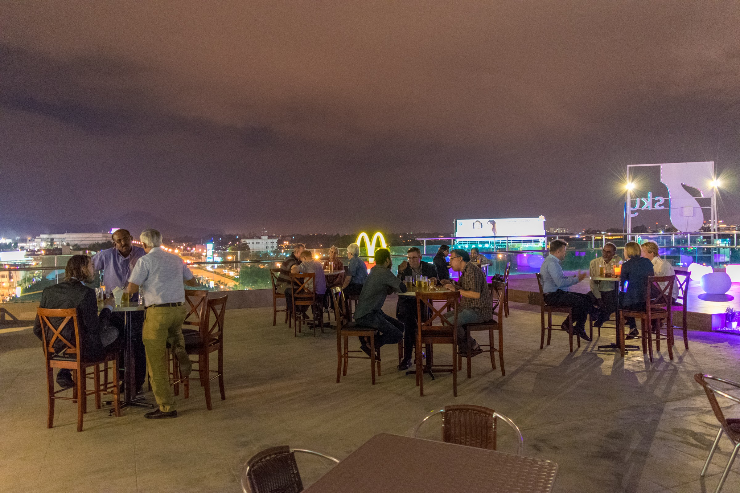 7 Sky | It’s all about tonight good times and good music.